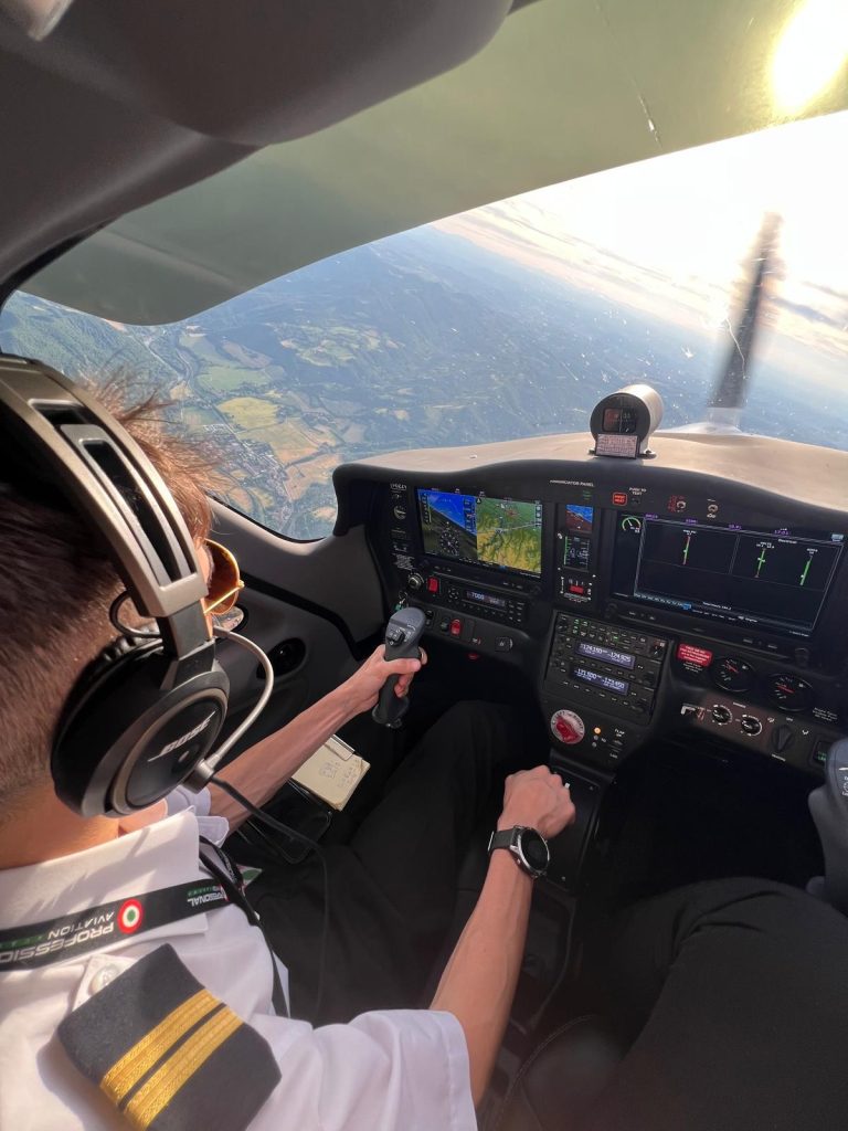 PIC (Pilot in command)